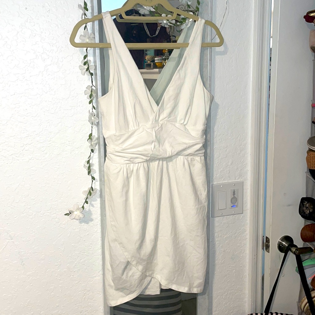 Vintage 2000s Authenticvs “Bra Top” All White Tulip Hem